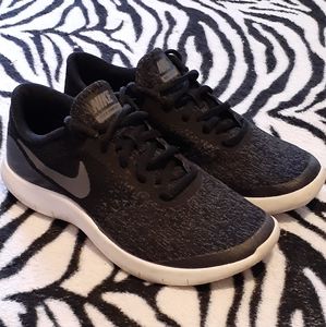 NIKE BOYS FLEX CONTACT SZ 4.5
